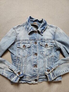 Bongo Light Wash Denim Jacket M Button Front Cropped Fit